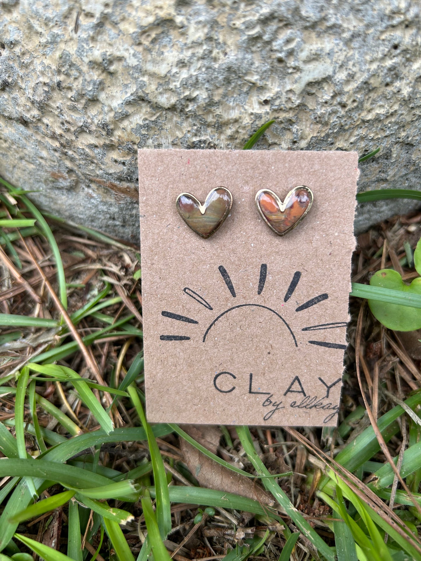 M7 MOOD Heart Studs