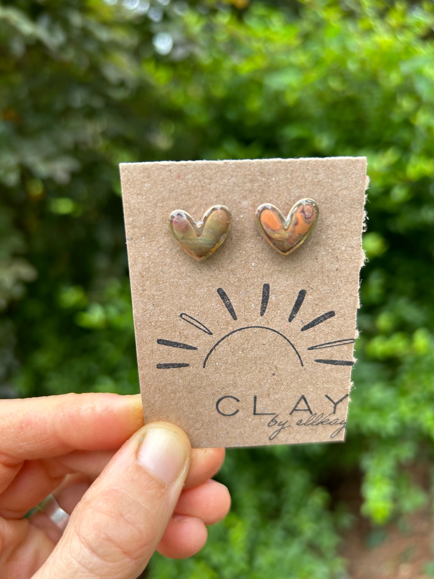 M7 MOOD Heart Studs